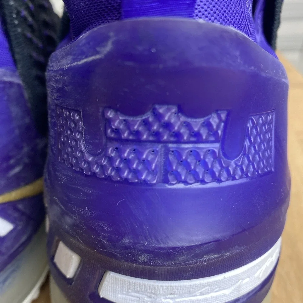 Nike LeBron XVIII Lakers US Mens‎ Size 11 Purple/Black/White/ Metallic Gold/NBA